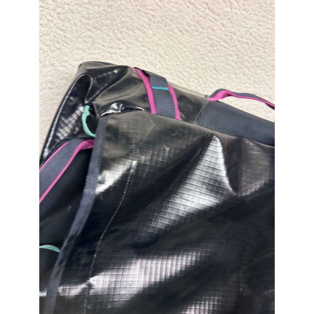 Black Hole Wheeled Duffel 40L Carry On Travel - Picture 10 of 16